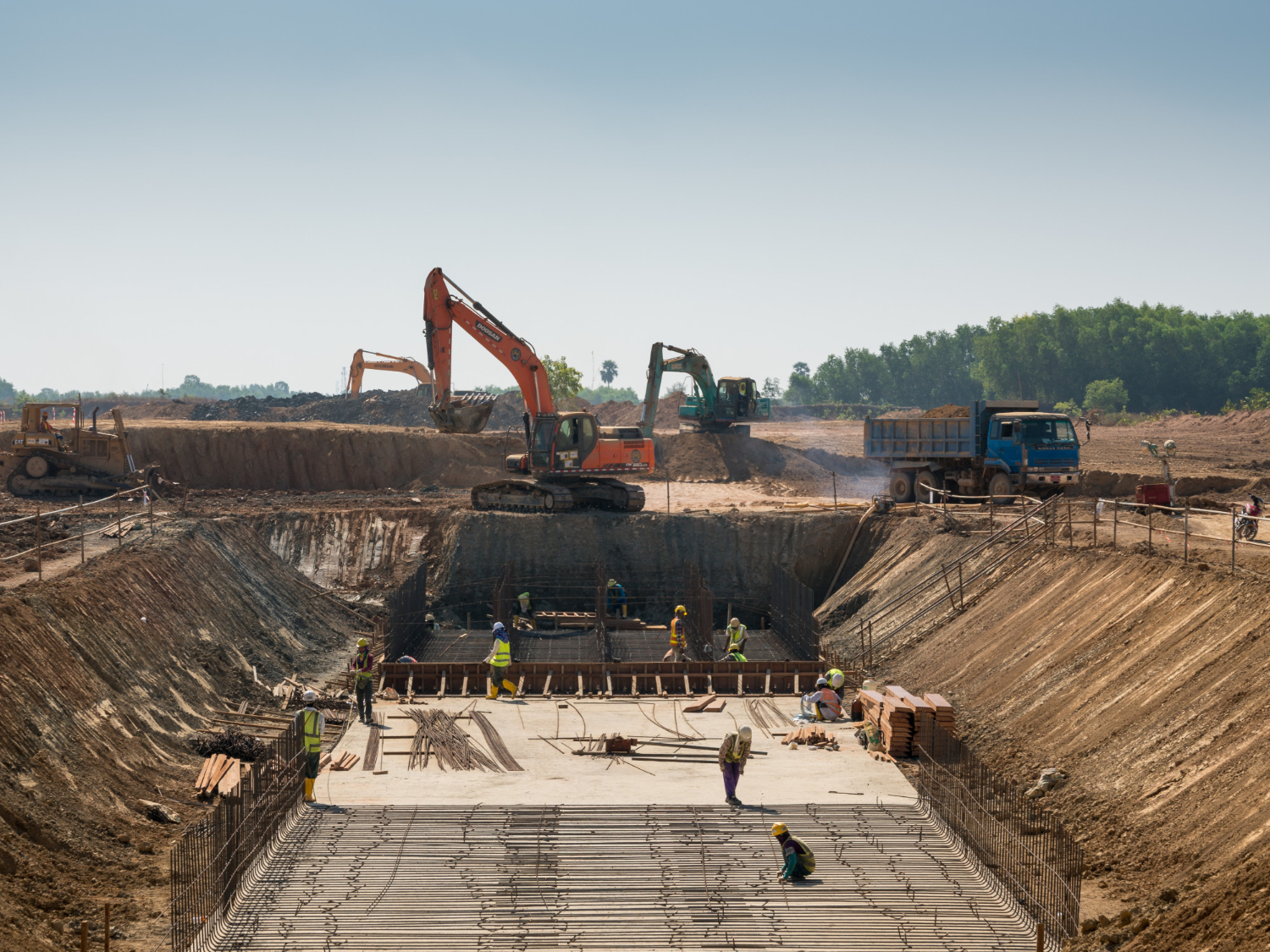 Lire la suite à propos de l’article Comment choisir un engin de chantier performant selon la nature de votre chantier ?