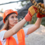 Comment évaluer la fiabilité des grandes marques d’engins de chantier avant un achat ?